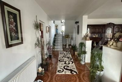 Casă cu 5 camere cu Teren 600 Mp în Central - 2