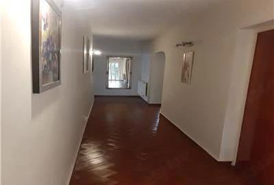 Casă cu 5 camere cu Teren 551 Mp în Central