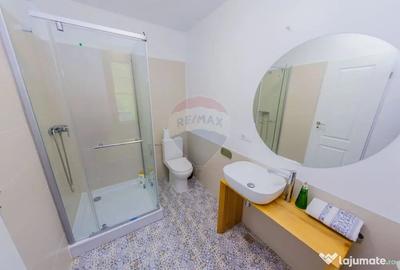 Casă cu 7 camere cu Teren 6370 Mp în Groși - 2