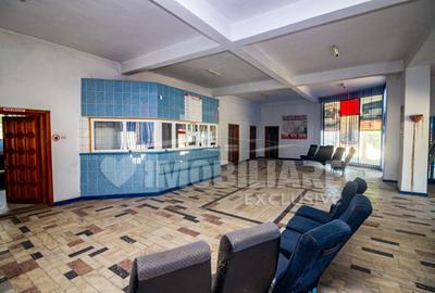 Spațiu comercial, de 150 mp, în Central - 4