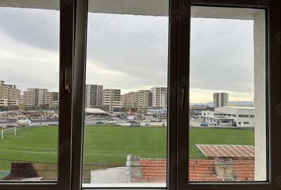 Garsoniera de vanzare cu priveli?te spre terenul de fotbal - 1