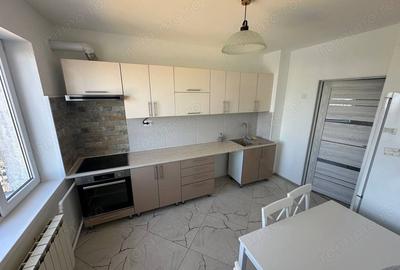 Apartament cu 4 camere decomandat în Tractorul - 2