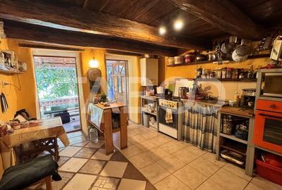 Casa de vanzare cu curte spatioasa loc relaxare si gradina Cornatel - 4