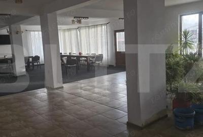 Spațiu comercial, de 200 mp, în Central - 4