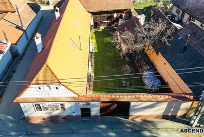 FILM! Casa saseasca, renovata exterior, in centrul localitatii Holbav, Brasov. - 11