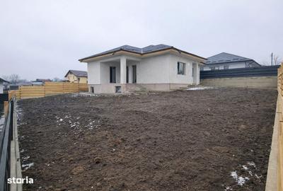 Casă cu 3 camere cu Teren 500 Mp în Dumești - 2