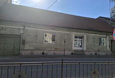 Casă cu 4 camere în Central - 1