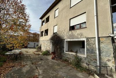Casă cu 6 camere cu Teren 461 Mp în UTA