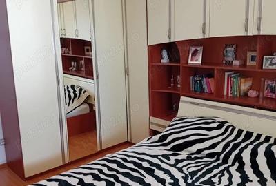 3 camere decomandat , mobilat si utilat complet - 1