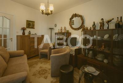 Apartament decomandat Strand 2 camere balcon etaj intermediar 3 - 8