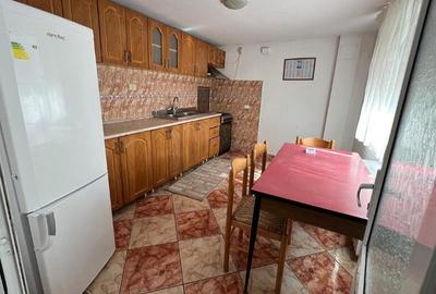 Casă cu 7 camere cu Teren 2189 Mp în Central