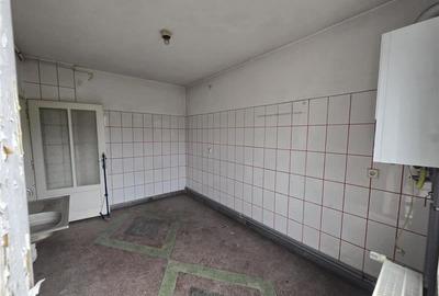 Imobil cu potential, constructie solida cu 2 apartamente,+demisol si garaj, Bras - 14