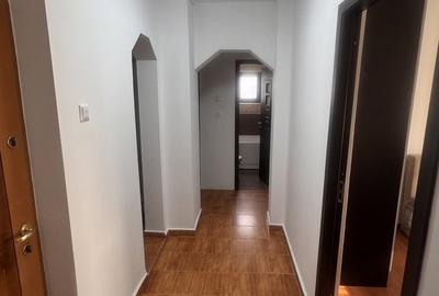 Apartament cu 3 camere decomandat în Brâncoveanu