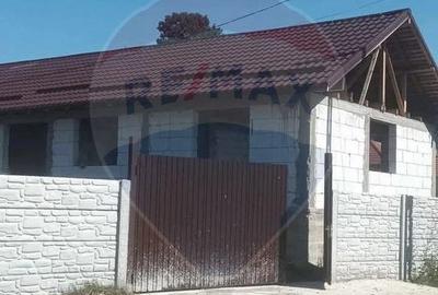 Casă cu 3 camere cu Canalizare în Carpen - 2