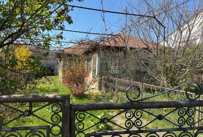 De vanzare - Casa 102 mp, Teren intravilan 913 mp  Țantareni - 7