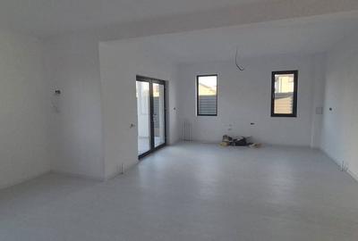 Casă cu 4 camere în Km 5 - 15
