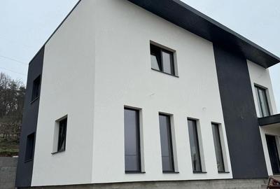 Casă cu 3 camere cu Teren 1620 Mp în Zigoneni - 2