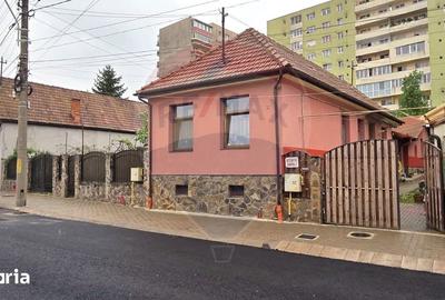Casă cu 3 camere cu Teren 250 Mp în Central