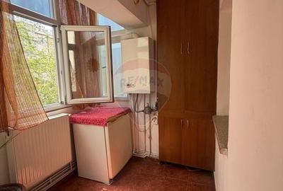 Apartament cu 2 camere decomandat, mobilat în Rovine - 12