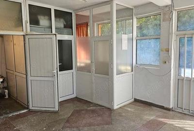 Spațiu comercial, de 50 mp, în Central - 8