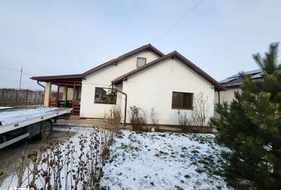 Casă cu 4 camere în Șerbănești - 10