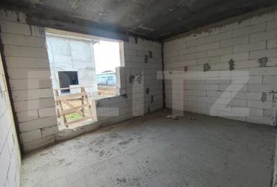 Casă cu 4 camere cu Teren 423 Mp în Podari - 9