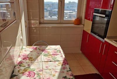 Apartament cu 3 camere decomandat în Victoriei
