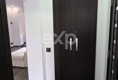 Apartament cu 3 camere semidecomandat, mobilat în Micro 9 - 13