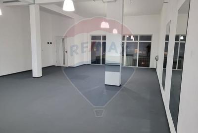 Spatiu comercial de inchiriat in Floresti COMISION 0 - 5