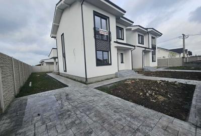 Casă cu 4 camere în Moșnița Veche - 1