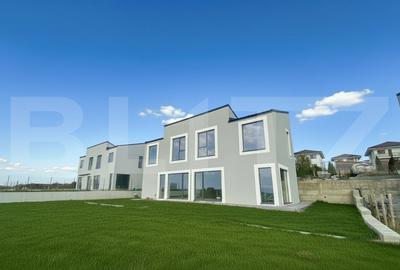 Casa pe calcan cu priveliste superba si compartimentare deosebita - 12