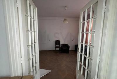Casă cu 11 camere cu Teren 341 Mp în Dudești - 2