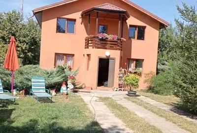 Casă cu 5 camere cu Teren 794 Mp în Livedea - 2