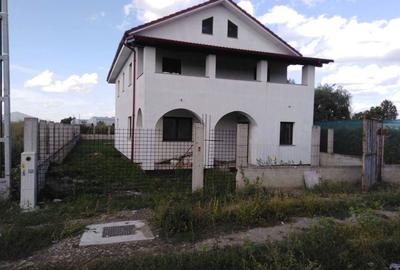 Casă cu 4 camere în Central - 7