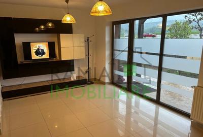 Casă cu 5 camere cu Teren 300 Mp în Cristian - 1