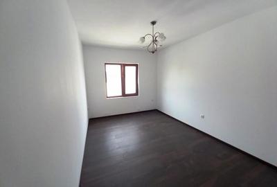 Casa 4 camere in duplex  la  Strejnic. - 10