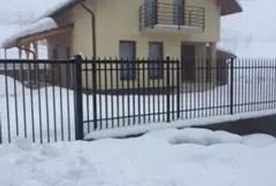 Casă cu 3 camere în Cutca - 1