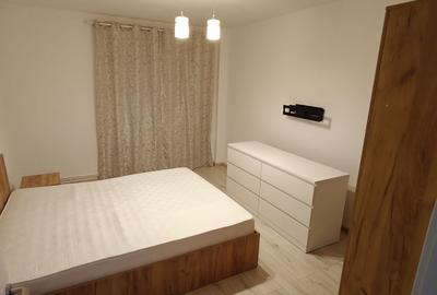 Apartament cu 3 camere semidecomandat în Podu Roș - 3