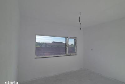 Casă cu 3 camere cu Teren 95 Mp în Plopi