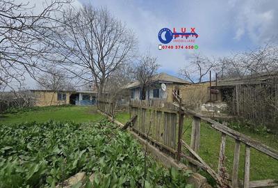 Teren de 3700 mp, în Izvoarele - 3