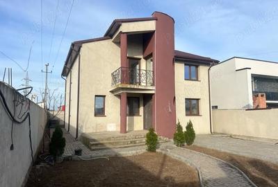 Casă cu Teren 480 Mp în Central - 1