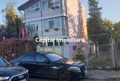 Casă cu 8 camere cu Teren 172 Mp în Centru Civic - 4