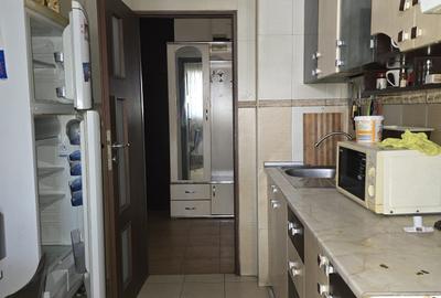 Apartament cu 3 camere decomandat în Dristor