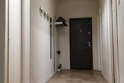 BLOC E //ap. decomandat 2 camere spațios cu terasă (73 mp2) plus boxă//etaj 4// - 4