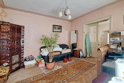 CASA CU TEREN GENEROS si acces pe doua fronturi - 8