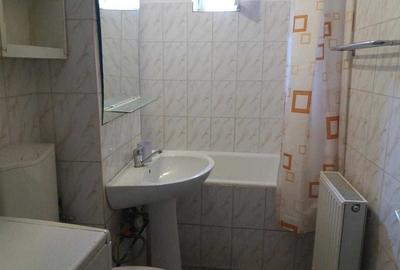 Apartament cu 3 camere decomandat în Micro 4 - 8