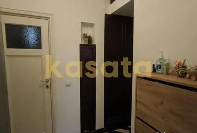 Apartament cu 3 camere decomandat, mobilat în Armeneasca