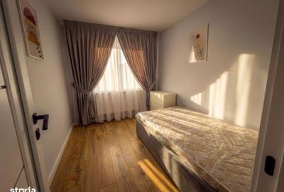 Apartament cu 3 camere semidecomandat, mobilat în Central