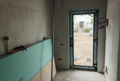 Casă cu 4 camere în Domnești