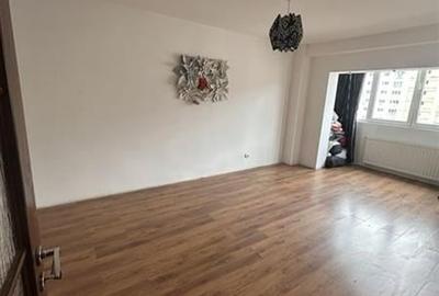 Apartament cu 3 camere decomandat în Răcădău